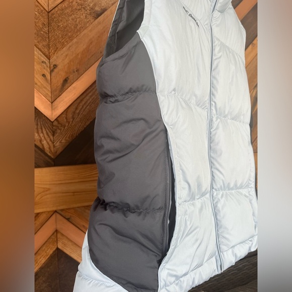 Women’s Columbia Down and Feather Insulated Puffer Vest Size Medium - Picture 3 of 10